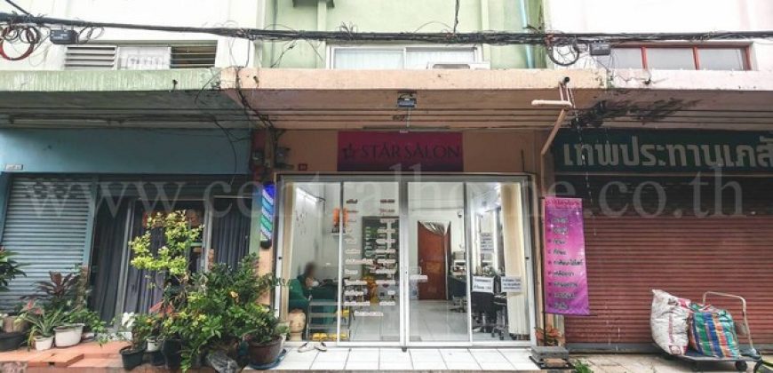 ลดราคาด่วน อาคารพาณิชย์ 3 ชั้นครึ่ง ติด MRT ลาดพร้าว 101