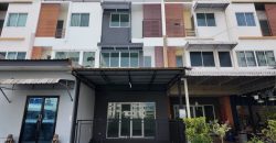 ขายทาวน์เฮ้าส์ 3 ชั้น โครงการ ปริญ รามอินทรา-วัชรพล เขตบางเขน กรุงเทพฯ ห่างจาก ตลาดนัดเลียบด่วนรามอินทรา 4.6 กม.