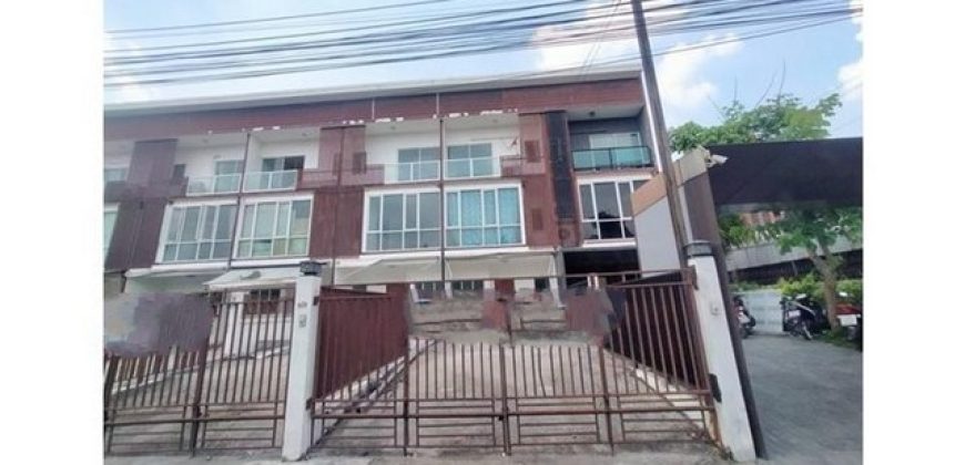 ขายทาวน์โฮม 3 ชั้น ซอยโพธิ์แก้ว 3 แยก 13 บางกะปิ กรุงเทพ