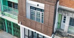 รร.นานาชาติเวลล์ส อ่อนนุช 600 ม. AIRBNB อาคาร 3ชั้น 5นอน ใกล้ BTSบางจาก 460ม. 5น้ำ 18 ตร.ว.208 ตร.ม. 6 แอร์
