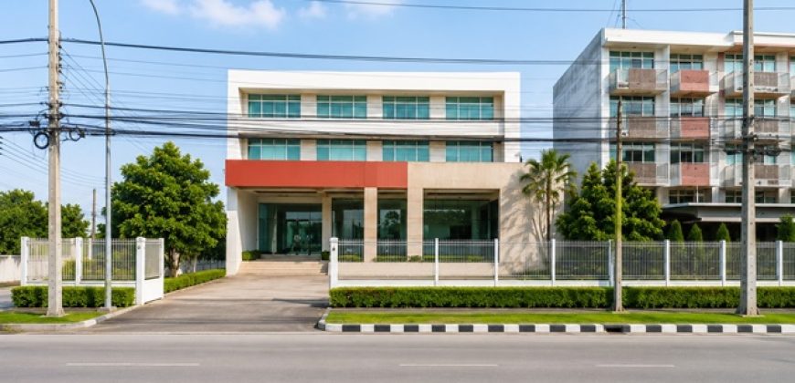 โรบินสันลาดกระบัง 1 กม. โชว์รูม และอาคารพาณิชย์ 3 ชั้น 4 นอน 4 น้ำ 2ไร่ 100ตร.ว. 1500ตร.ม. ใกล้ลิตเติ้ลวอร์ค ลาดกระบัง 1.1 กม.