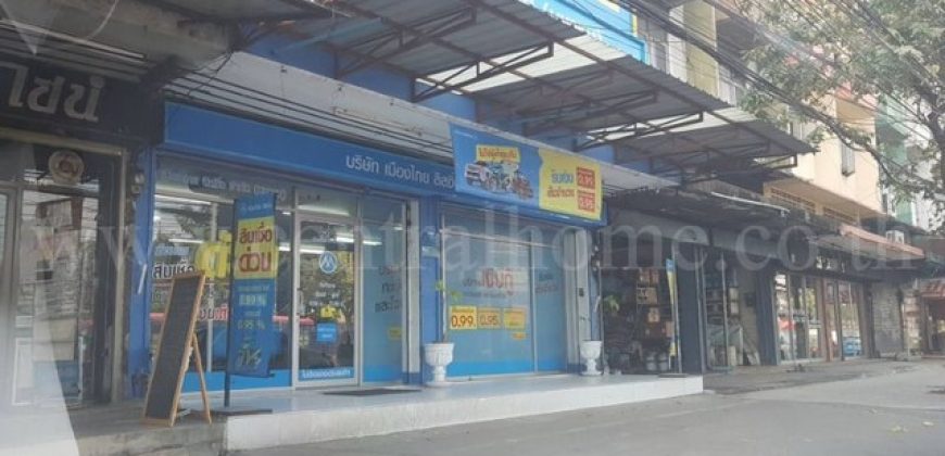 อาคารพาณิชย์ 4.5 ชั้น วังทองหลาง ซอยลาดพร้าว 72 ขายพร้อมผู้เช่าระยะยาว