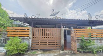 ขาย บ้านชั้นเดียวทำเลดีใกล้ถนนเทพารักษ์ พื้นที่ 64 ตร.วา เดินทางสะดวก ใกล้ตลาด ห้าง โรงเรียน และโรงพยาบาลครบจบในย่านบางพลี | รหัส 93357