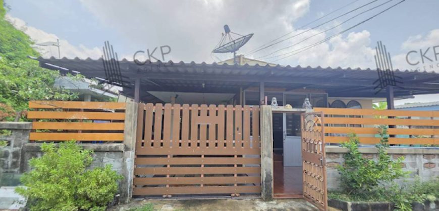 ขาย บ้านชั้นเดียวทำเลดีใกล้ถนนเทพารักษ์ พื้นที่ 64 ตร.วา เดินทางสะดวก ใกล้ตลาด ห้าง โรงเรียน และโรงพยาบาลครบจบในย่านบางพลี | รหัส 93357