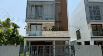 BS1052 ขายบ้านเดี่ยวหรู PREECHA รามคำแหง–กรุงเทพกรีฑา บ้านใหม่สไตล์ Modern Luxury ใกล้พระราม 9 และสนามบินสุวรรณภูมิ พร้อมลิฟต์ส่วนตัว