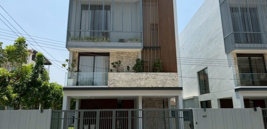 BS1052 ขายบ้านเดี่ยวหรู PREECHA รามคำแหง–กรุงเทพกรีฑา บ้านใหม่สไตล์ Modern Luxury ใกล้พระราม 9 และสนามบินสุวรรณภูมิ พร้อมลิฟต์ส่วนตัว