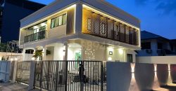 ขายบ้านเดี่ยว บ้านหรู หลังมุม โซนนวมินทร์ 127 สไตล์ Modern Craftmanship เนื้อที่ 66 ตรว 3นอน 3น้ำ ทำเลดี อยู่ใจกลางจุดเชื่อมต่อรถไฟฟ้า