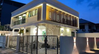 ขายบ้านเดี่ยว บ้านหรู หลังมุม โซนนวมินทร์ 127 สไตล์ Modern Craftmanship เนื้อที่ 66 ตรว 3นอน 3น้ำ ทำเลดี อยู่ใจกลางจุดเชื่อมต่อรถไฟฟ้า
