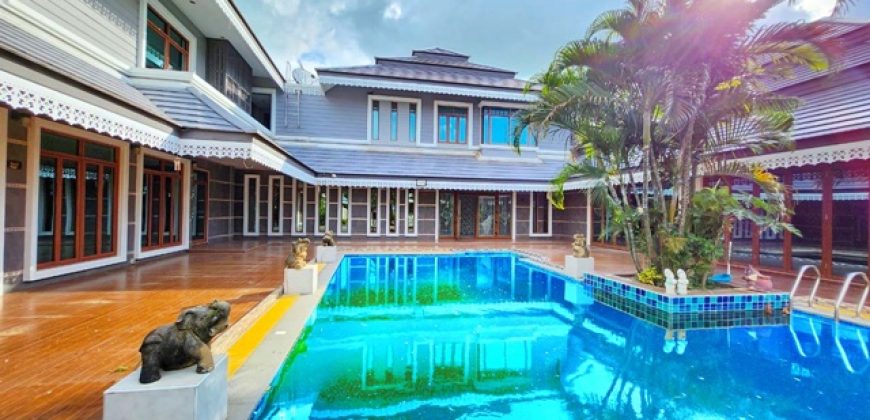 ชลบุรี ให้เช่าคฤหาสน์พูลวิลล่าหรุ 3 ชั้น 3ไร่ 2งาน พร้อมเรือนรับรอง 2 หลัง 802ตรม. โลตัส พนัสนิคม 1กม. กว้างมาก 7นอน 7น้ำ 10แอร์ พานทอง