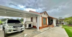 ขายพนัสนิคมชลบุรี บ้านพร้อมที่ดิน บนเนื้อที่ 1 ไร่ 2 งาน 2 ห้องนอน 2 ห้องน้ำ ห้องโถง ห้องครัว โรงจอดรถ