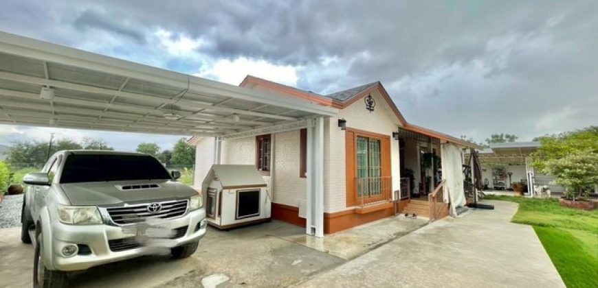 ขายพนัสนิคมชลบุรี บ้านพร้อมที่ดิน บนเนื้อที่ 1 ไร่ 2 งาน 2 ห้องนอน 2 ห้องน้ำ ห้องโถง ห้องครัว โรงจอดรถ