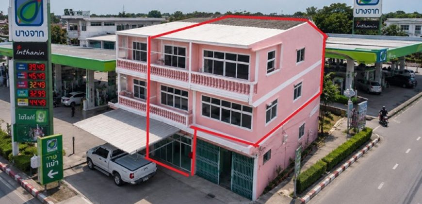 มีที่จอดรถ ติดปั้มบางจาก 2 แห่งพระราม2 25-33 อาคารให้เช่า 3ชั้น 4นอน พุทธบูชา 3น้ำ 20 ตร.ว.240 ตร.ม. รพ.บางกอก 9 อินเตอร์ฯ 1.2 กม.