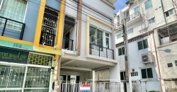 LM26-0051 ขายทาวน์เฮ้าส์ 3 ชั้น RK Park รามอินทรา มีนบุรี ติดถนนหทัยราษฎร์ พื้นที่ 28 ตรว 3 นอน 2 น้ำ ใกล้รถไฟฟ้าสายสีชมพู