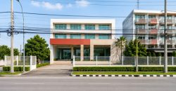 ใกล้ลิตเติ้ลวอร์ค ลาดกระบัง 1.1 กม.โรบินสันลาดกระบัง 1 กม. โชว์รูม และอาคารพาณิชย์ 3 ชั้น 4 นอน 4 น้ำ 2ไร่ 100ตร.ว. 1500ตร.ม.
