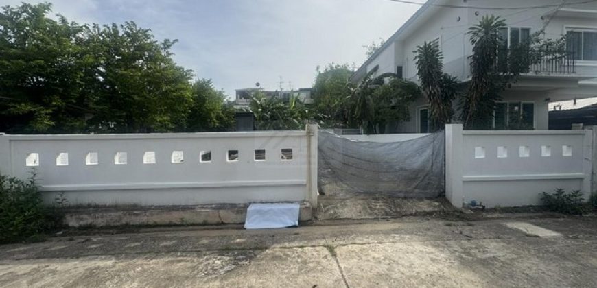 ขายที่ดิน 60 ตรว. ซอยนวมินทร์ 26 หน้าที่ดินหันทิศเหนือ เหมาะสร้างบ้านพักอาศัย บรรยากาศเงียบสงบน่าอยู่ ใกล้สวนนวมินทร์ภิรมย์