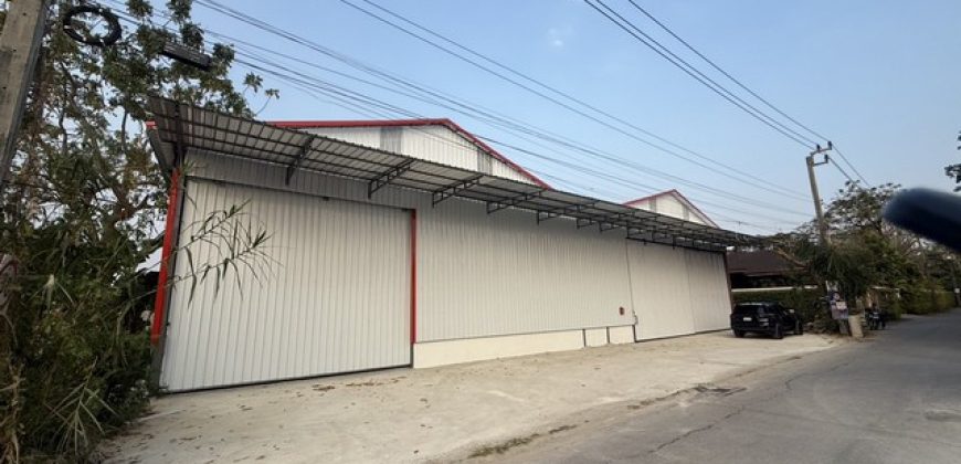 ให้เช่าโกดังสร้างใหม่ 650 ตรม. ถนนกรุงเทพกรีฑา รถเทรลเลอร์เข้าออกได้ ** (มี2 ยูนิตติดกัน เช่ารวมได้ 1300 ตรม)