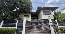 ขายบ้านเดี่ยว 2 ชั้น ใจกลางสุขุมวิท 67 ตรว. หมู่บ้านผกามาศ สุขุมวิท 71 ปรีดี 14 หรือเข้าทางพัฒนาการ 20 ได้ เฟอร์นิเจอร์ไม้สักท้้งหลัง