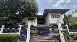 ขายบ้านเดี่ยว 2 ชั้น ใจกลางสุขุมวิท 67 ตรว. หมู่บ้านผกามาศ สุขุมวิท 71 ปรีดี 14 หรือเข้าทางพัฒนาการ 20 ได้ เฟอร์นิเจอร์ไม้สักท้้งหลัง