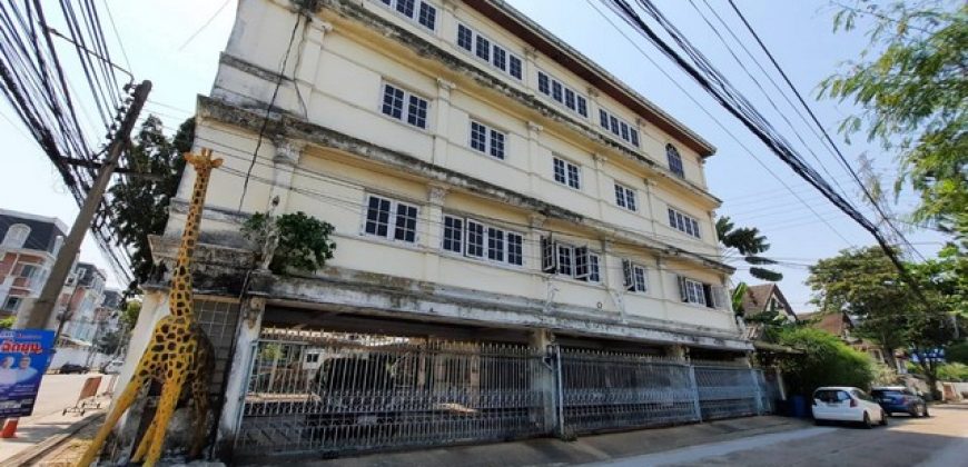 ขายที่ดินพร้อมบ้านเดี่ยวหลังมุม 128 ตรว. ม.เกศินีวิลล์ ประชาอุทิศ 21 ห้วยขวาง ใกล้แยกเหม่งจ๋ายตรงข้ามนานาชาติ KIS