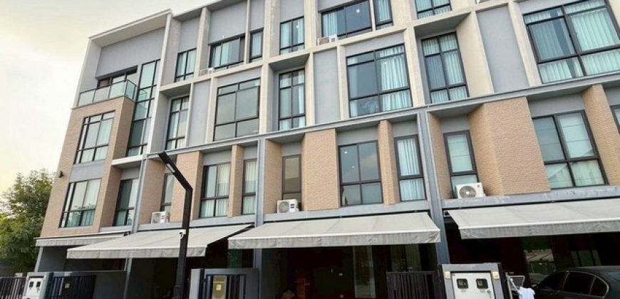 ขายทาวน์โฮม 3.5 ชั้น เอสทารา เฮเว่น พัฒนาการ 20 Estara Haven Phatthanakan 20 ใกล้ทางด่วน ใกล้เอกมัย ทองหล่อ *** ราคาพิเศษ