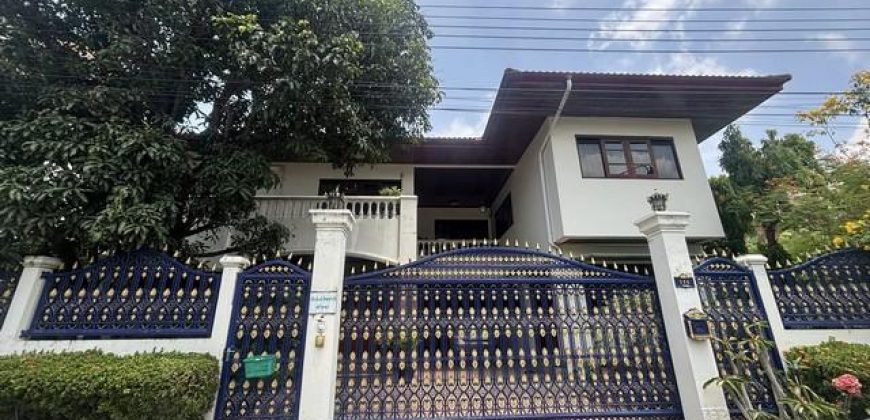 ขายบ้านเดี่ยว 2 ชั้น 67 ตร.ว. หมู่บ้านผกามาศ สุขุมวิท 71 ปรีดี 14 เฟอร์ฯไม้สักท้้งหลัง