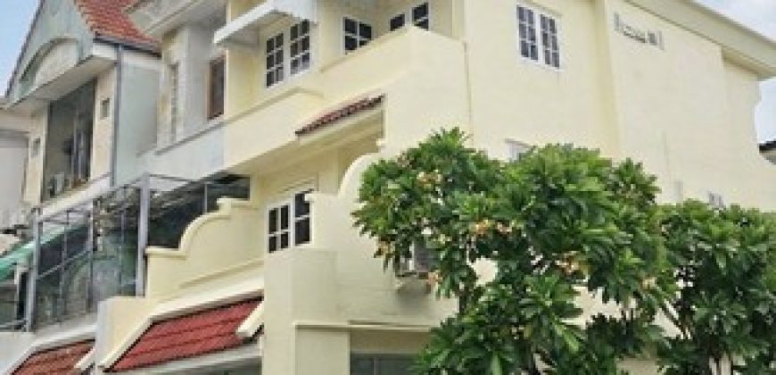 รหัสC7139 ให้เช่าทาวน์โฮม 3ชั้น ย่านลาดพร้าวโชคชัย 4 บ้านหลังมุม เหมาะทำโฮมออฟฟิศและพักอาศัย