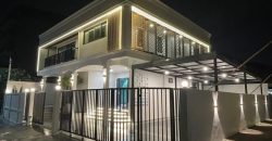 HS 1933 ขายบ้านเดี่ยวหลังมุม 66 ตรว. สไตล์ Modern Craftmanship นวมินทร์ 127 พร้อม Double Volume สูง 6 เมตร จอดรถ 6 คัน