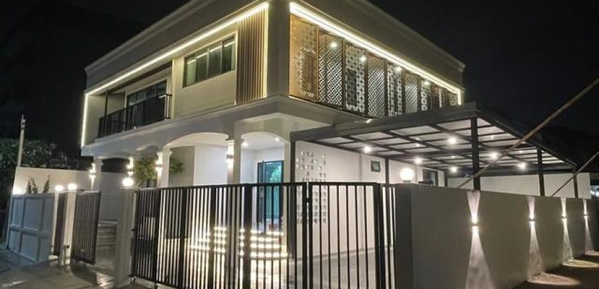HS 1933 ขายบ้านเดี่ยวหลังมุม 66 ตรว. สไตล์ Modern Craftmanship นวมินทร์ 127 พร้อม Double Volume สูง 6 เมตร จอดรถ 6 คัน