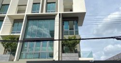 HR 9960 ให้เช่าและขายโฮมออฟฟิศ4ชั้น หลังมุม Myst อ่อนนุช ศรีนครินทร์ มีลิฟท์ ใกล้รถไฟฟ้าสายสีเหลือง ศรีนุช
