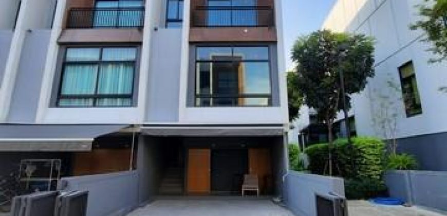 HR 9971 ให้เช่าทาวน์โฮม3.5ชั้นย่านพัฒนาการArden Pattanakarn20 อาร์เด้นพัฒนาการ20 ห้องมุม พร้อมอยู่ ใกล้ทองหล่อ ทางด่วนพัฒนาการ