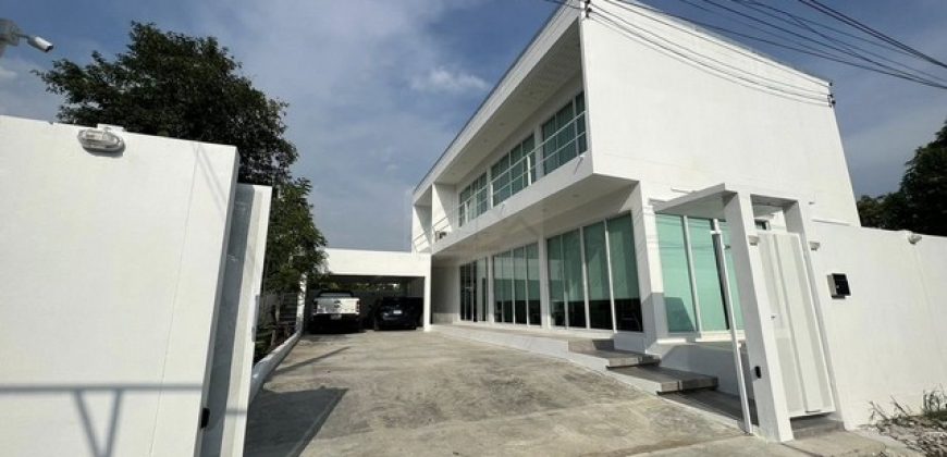 ให้เช่าบ้านเดี่ยวสร้างเอง สไตล์ Modern 2 ชั้น 80 ตรว. 5 ห้องนอน ใกล้สนามบินสุวรรณภูมิ , Robinson Lifestyle ลาดกระบัง