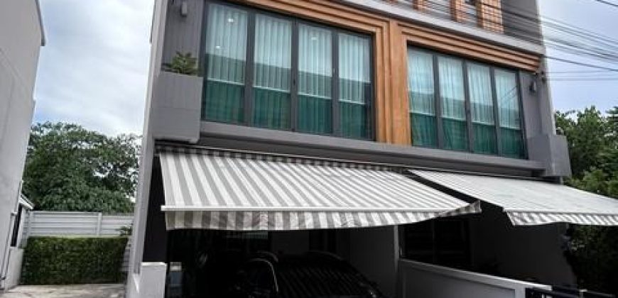 HR 9981 ให้เช่าทาวน์โฮม 3 ชั้นสุดหรู หลังมุม Eigen Premium Townhome พัฒนาการ ซอยอ่อนนุช 70/1