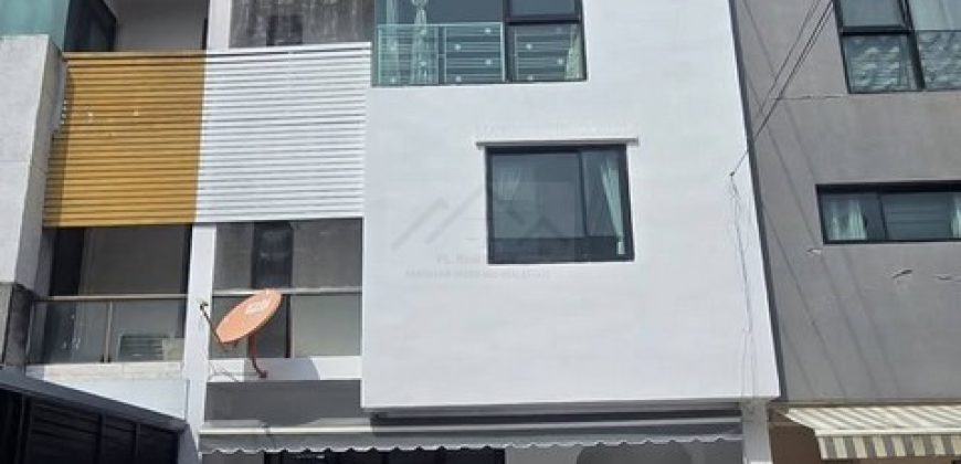 ให้เช่าทาวน์โฮม 3 ชั้น 182 ตรม. โครงการสารินวิซ แบริ่ง 22 สุขุมวิท 107รีโนเวทใหม่ ใกล้ BTS แบริ่ง **จดทะเบียนบริษัทได้