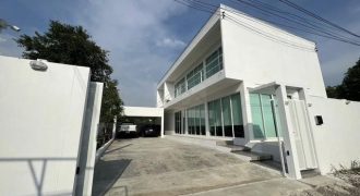 ขายบ้านเดี่ยว 2 ชั้น 80 ตร.ว. ถนนลาดกระบัง สไตล์ Modern ( บ้านสร้างเอง )