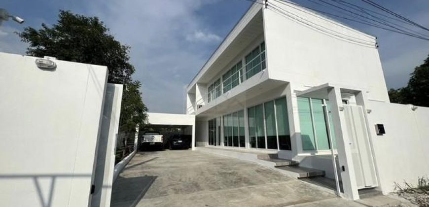 ให้เช่าบ้านเดี่ยว 2 ชั้น 80 ตร.ว. ถนนลาดกระบัง สไตล์ Modern ( บ้านสร้างเอง )