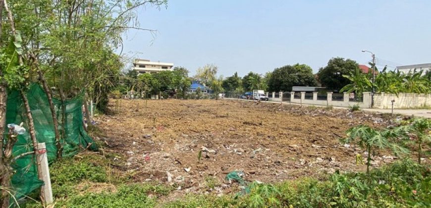 ขายที่ดิน 440 ตรว แปลงมุม ซอยรามอินทรา42 ย่านนวลจันทร์ ปากซอยติด MRT รามอินทรา กม.6
