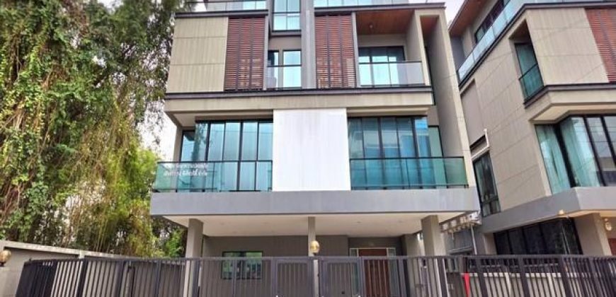 HR 9992 ให้เช่าสำนักงาน 4 ชั้น 836 ตรม ซอยศรีนครินทร์ 15 พร้อมลิฟต์ ตรงข้ามโรงพยาบาลสมิติเวช ศรีนครินทร์