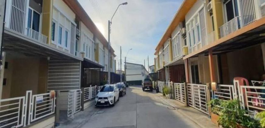 ให้เช่าทาวน์โฮม 2 ชั้น 117 ตร.ม. โกลเด้น ทาวน์ ศรีนครินทร์-สุขุมวิท หลังมุม ซอยทรัพย์บุญชัย