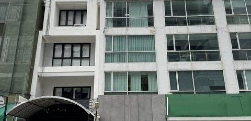 ให้เช่าอาคาร 4 ชั้น 1 คูหา 19 ตร.ว. ซอยสุขุมวิท 39 พร้อมพงษ์ ใกล้เอมควอเทีย