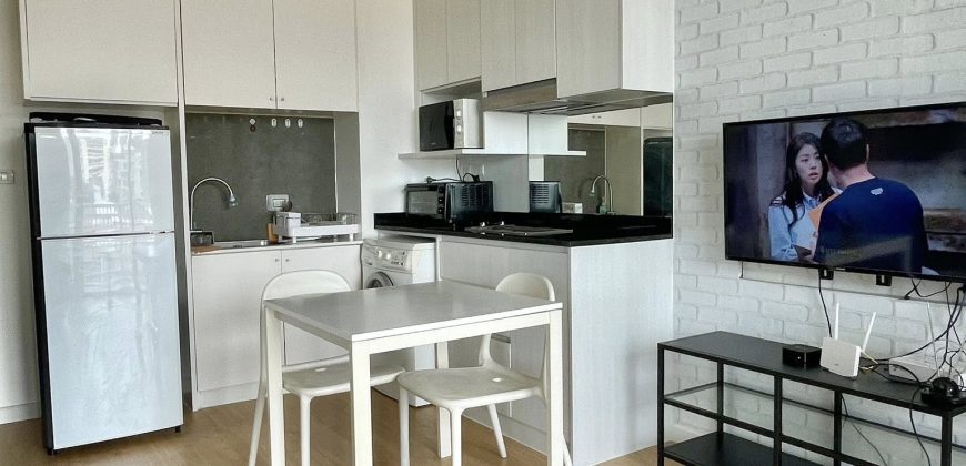 D 65 Condominium spacious clean 6th floor BTS Ekkamai