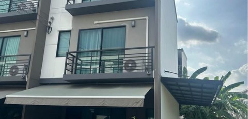 ให้เช่าทาวน์โฮม 3 ชั้นหลังมุม 38.50 ตรว. โครงการบ้านกลางเมือง ศรีนครินทร์ – อ่อนนุช ใกล้ซีคอนสแควร์ ใกล้รถไฟฟ้าสายสีเหลือง