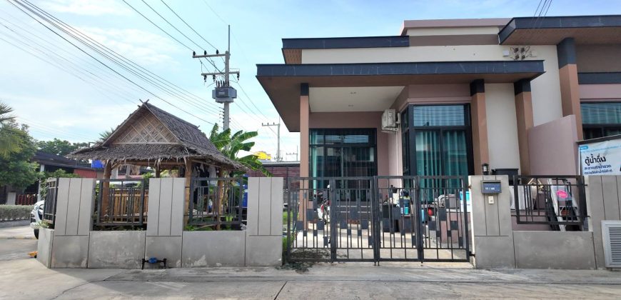 ขายบ้าน 42 ตรว. แปลงมุม บ้าน แสนมณี บรีช อมตะ (แสนมณี 16) อมตะนคร-พนัสนิคม บ้านเก่า ตำบลบางนาง อำเภอพานทอง จังหวัดชลบุรี