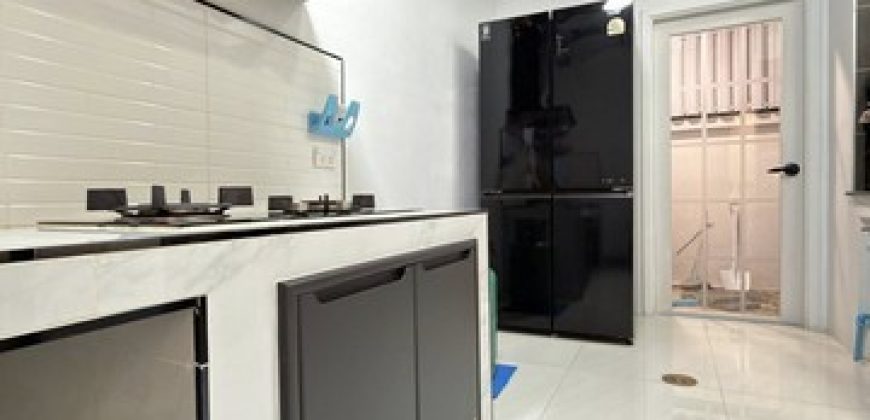 ให้เช่าทาวโฮม3ชั้นใกล้รถไฟฟ้าสถานีโชคชัย 4 หลังมุม 3ชั้นโครงการ cozy โชคชัย 4 ซอย 30