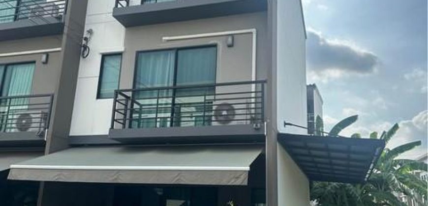 HR 10029 ให้เช่า ขายทาวน์โฮม 3 ชั้นหลังมุม 38.50 ตรว. โครงการบ้านกลางเมือง ศรีนครินทร์ อ่อนนุช ใกล้ซีคอนสแควร์