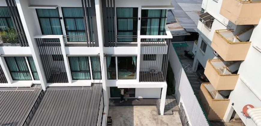 HR 10033 ให้เช่าทาวน์โฮม 3 ชั้น โครงการ Cozy โชคชัย 4 ลาดพร้าว พร้อมอยู่