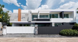 ขายบ้านหรู Modern Luxury 8 ห้องนอน พร้อมสระว่ายน้ำ หางดง เชียงใหม่ | ลดเหลือ 30 ล้านบาท