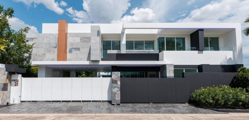ขายบ้านหรู Modern Luxury 8 ห้องนอน พร้อมสระว่ายน้ำ หางดง เชียงใหม่ | ลดเหลือ 30 ล้านบาท