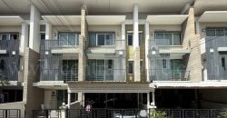 ลดราคาด่วน ทาวน์โฮม 3 ชั้น ทาวน์พลัส ประชาอุทิศ – ทุ่งครุ บ้านสวย พร้อมอยู่