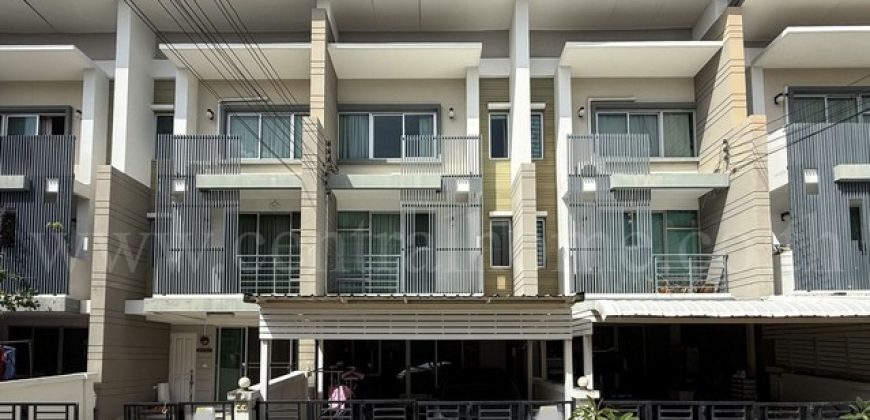 ลดราคาด่วน ทาวน์โฮม 3 ชั้น ทาวน์พลัส ประชาอุทิศ – ทุ่งครุ บ้านสวย พร้อมอยู่