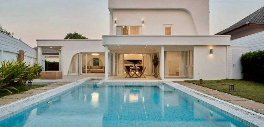 Luxury Pool Villa เพียง 19.9 ล้าน 202.6 ตรว. บ้านสไตล์โมเดิร์น ใจกลางเมืองเชียงใหม่ #เฟอร์นิเจอร์และเครื่องใช้ไฟฟ้าครบครัน เข้าอยู่ได้ทันที